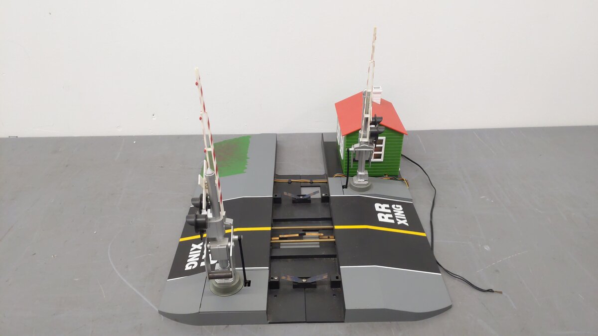 Life Like 1808 G Operating Crossing Gate Set EX