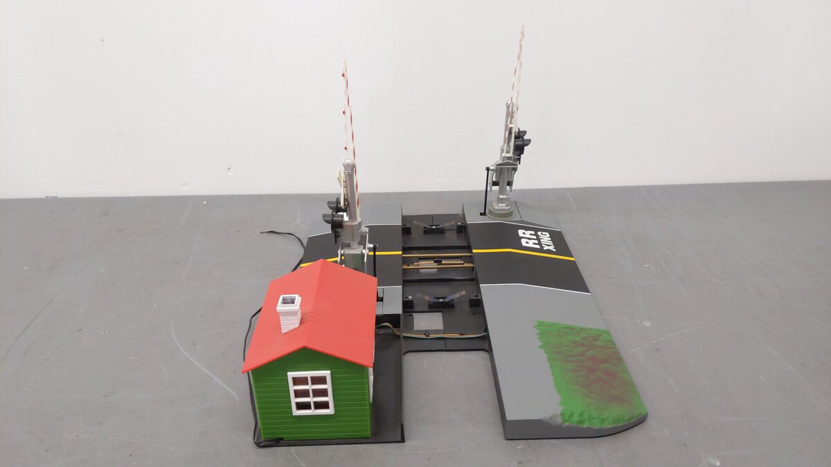 Life Like 1808 G Operating Crossing Gate Set EX