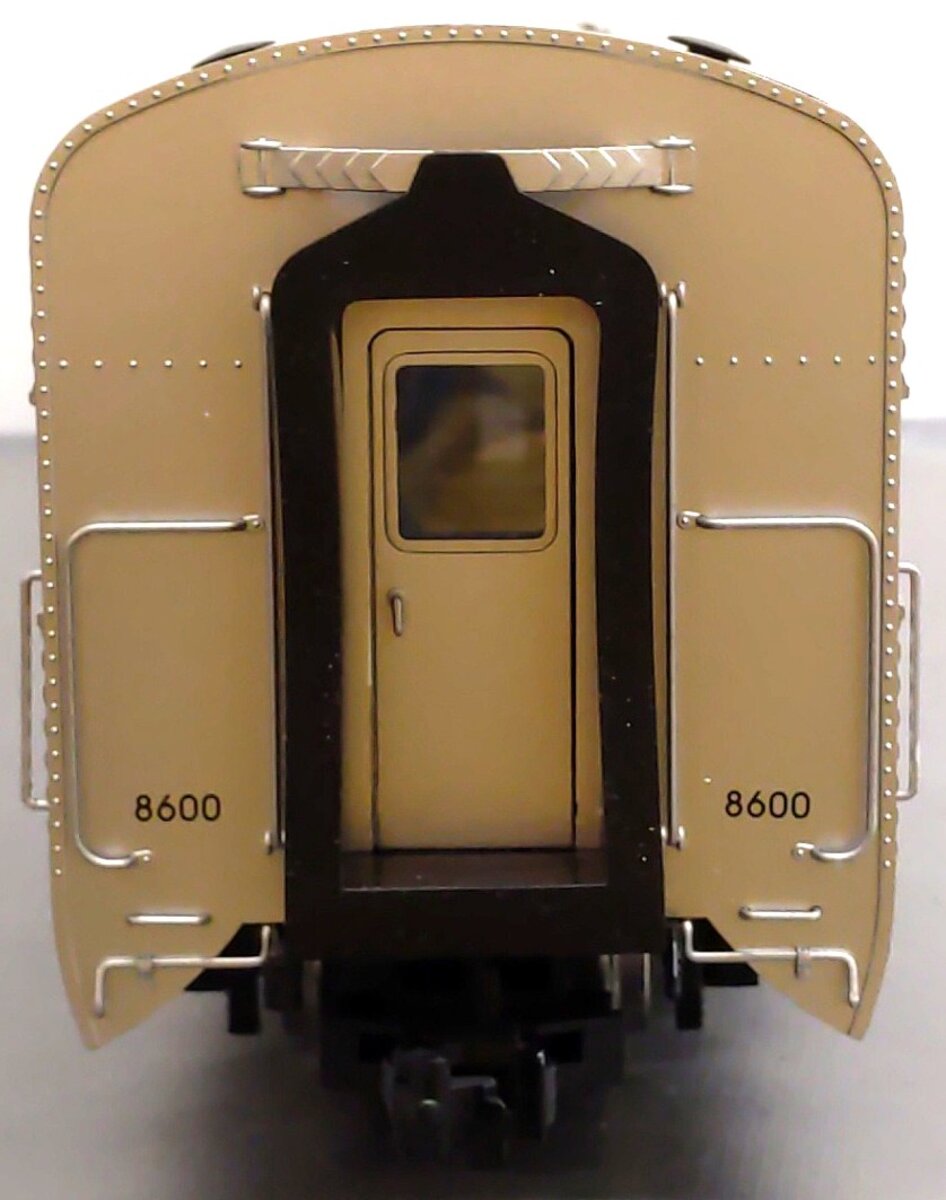 USA Trains 31151 G New Haven Corrugated Aluminum Coach #1, #8600 EX/Box
