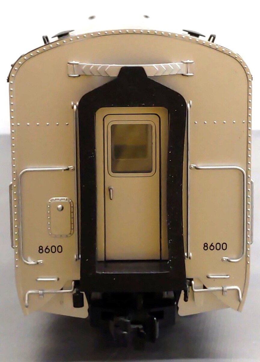 USA Trains 31151 G New Haven Corrugated Aluminum Coach #1, #8600 EX/Box