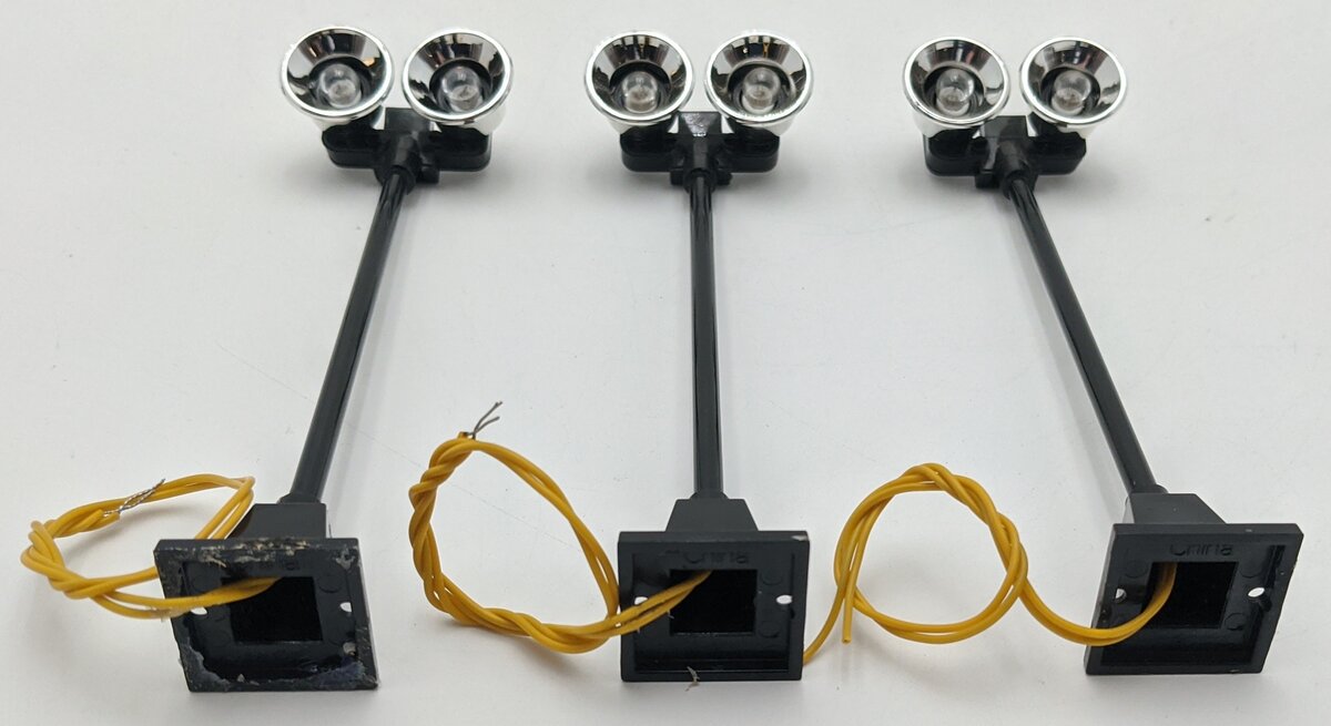 Lionel 6-12927 O Dual Illuminated #65 Yard Lights (Set of 3) EX