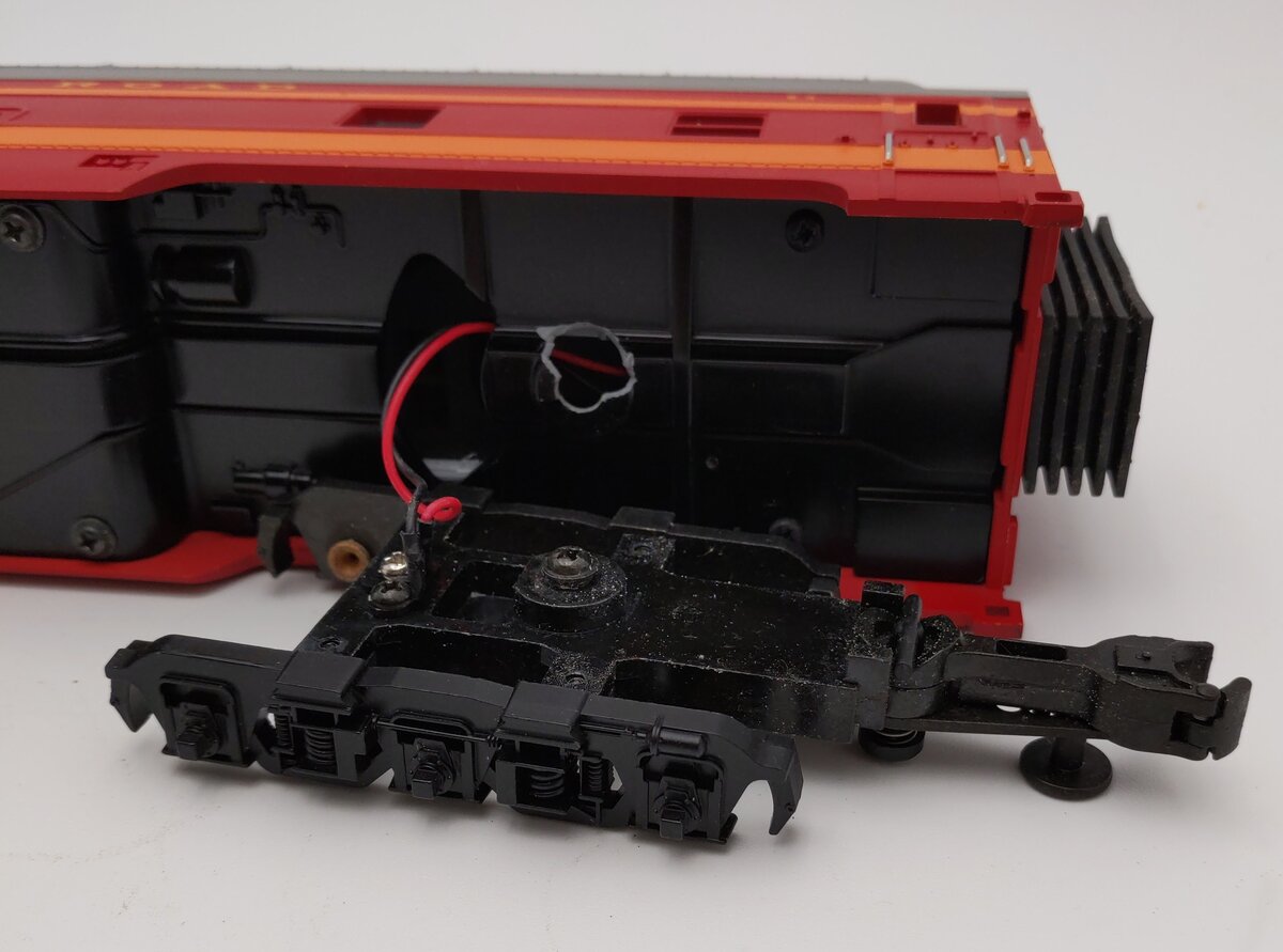 MTH 20-6752 O Gauge Milwaukee Road 70' Full Length Vista Dome Passenger Car #53/Box