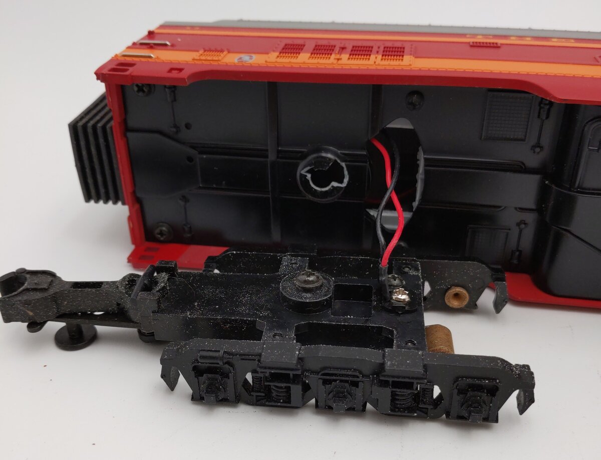 MTH 20-6752 O Gauge Milwaukee Road 70' Full Length Vista Dome Passenger Car #53/Box