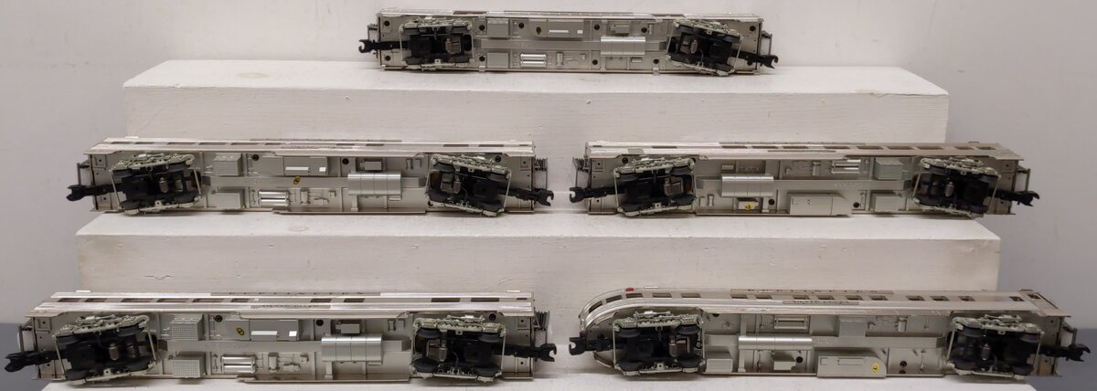 MTH 20-65133 O Burlington 70' Streamlined Ribbed Sided Passenger Set (Set of 5) EX/Box