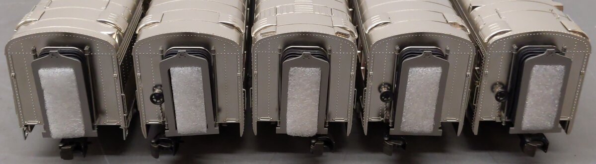 MTH 20-65133 O Burlington 70' Streamlined Ribbed Sided Passenger Set (Set of 5) EX/Box