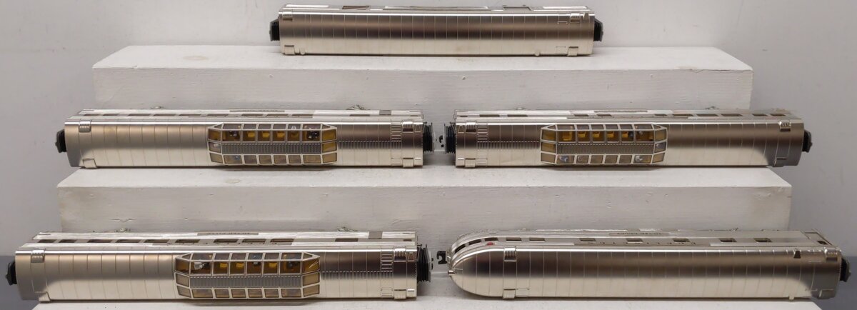 MTH 20-65133 O Burlington 70' Streamlined Ribbed Sided Passenger Set (Set of 5) EX/Box