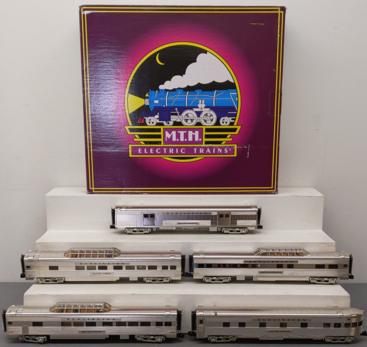 MTH 20-65133 O Burlington 70' Streamlined Ribbed Sided Passenger Set (Set of 5) EX/Box