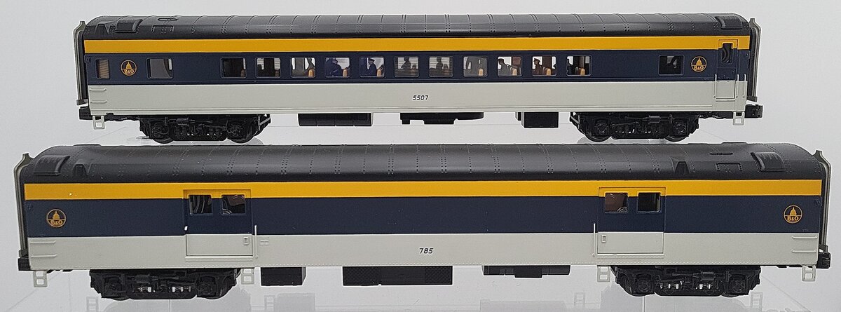 MTH 20-69132 B&O 70’ Streamlined Baggage/Coach Passenger Car Set