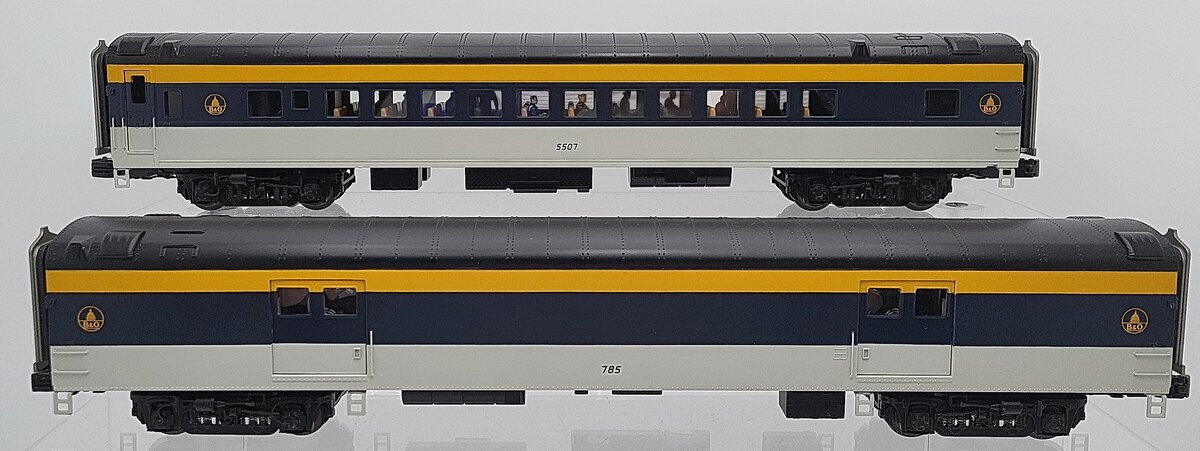 MTH 20-69132 B&O 70’ Streamlined Baggage/Coach Passenger Car Set