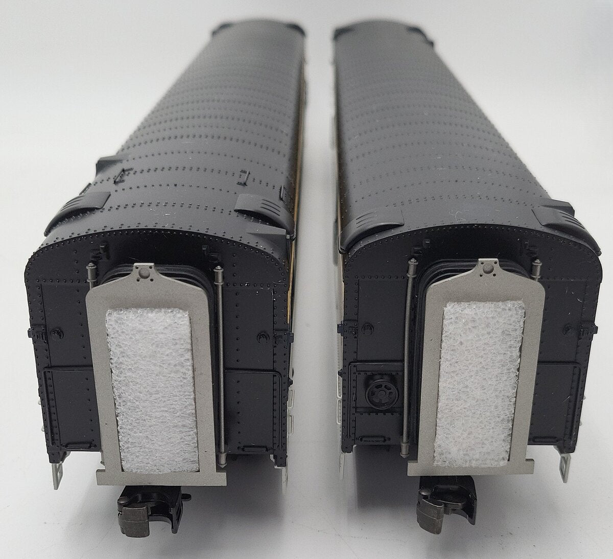 MTH 20-69132 B&O 70’ Streamlined Baggage/Coach Passenger Car Set