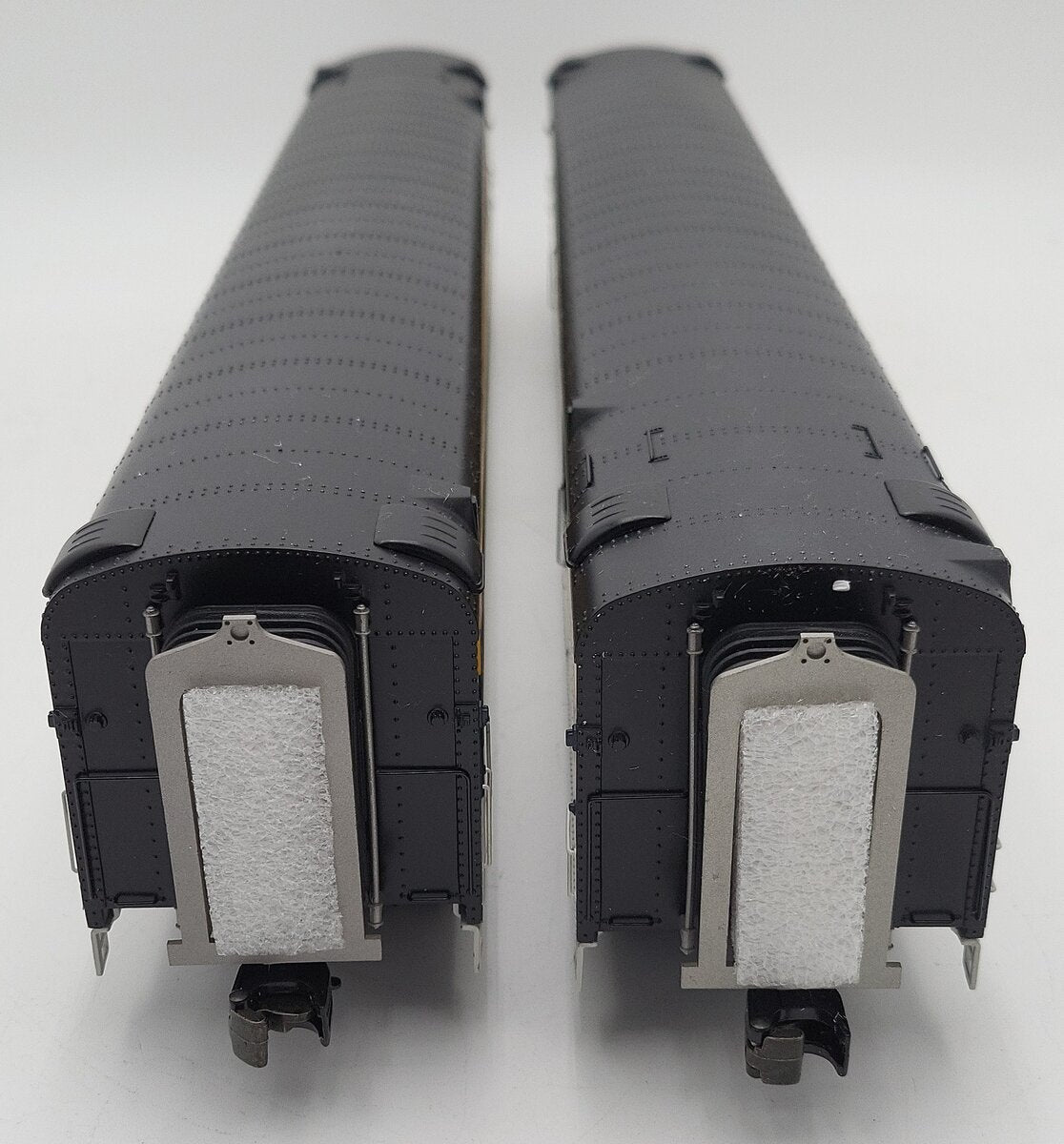 MTH 20-69132 B&O 70’ Streamlined Baggage/Coach Passenger Car Set