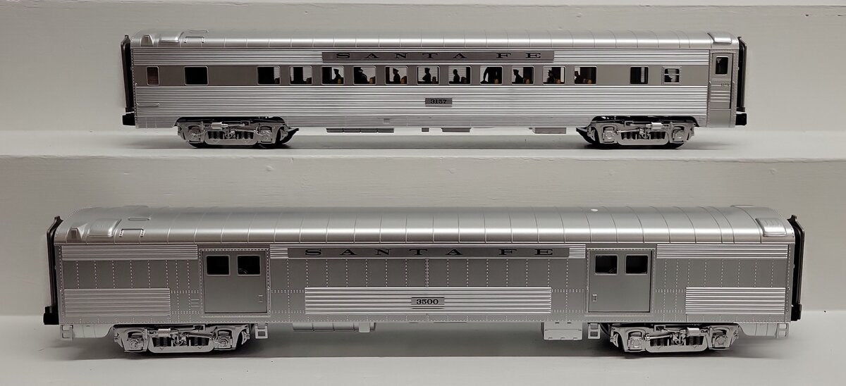 MTH 20-69115 O SF 70' Streamlined Baggage/Coach Ribbed Passenger Cars (Set of 2) LN/Box