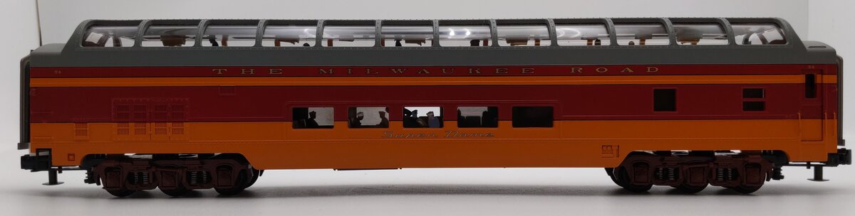 MTH 20-6772 O Gauge Custom Milwaukee Road Vista Dome Car/Box