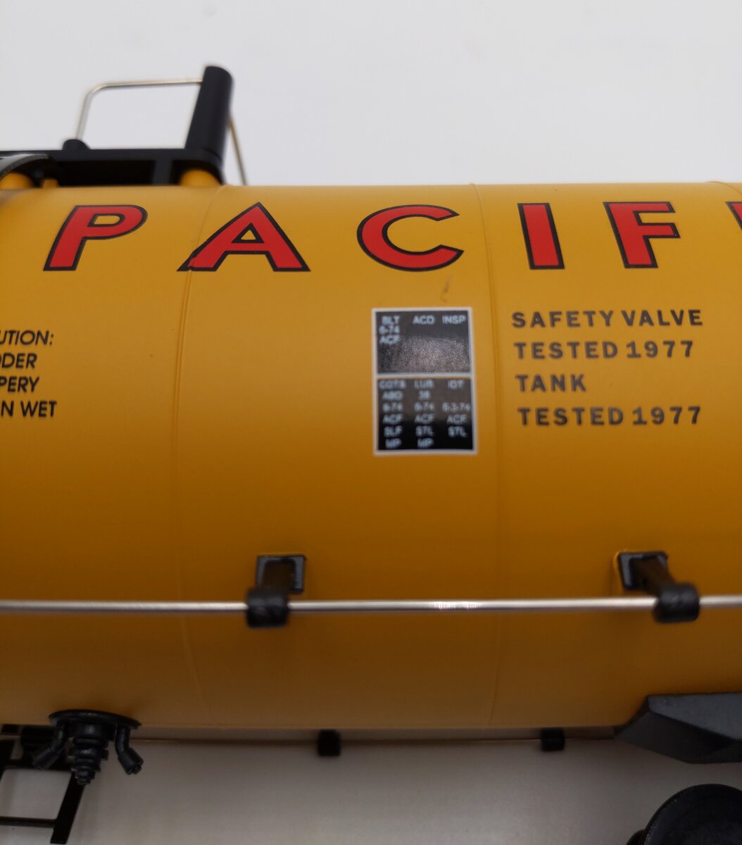 MTH 20-9205 O Gauge Union Pacific Unibody Tank Car #67890 LN/Box