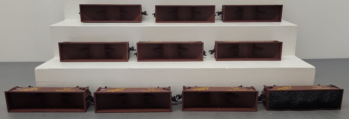 Right-of-Way O Gauge Union Pacific 2 Bay Hopper Cars 10-Car Set VG/Box