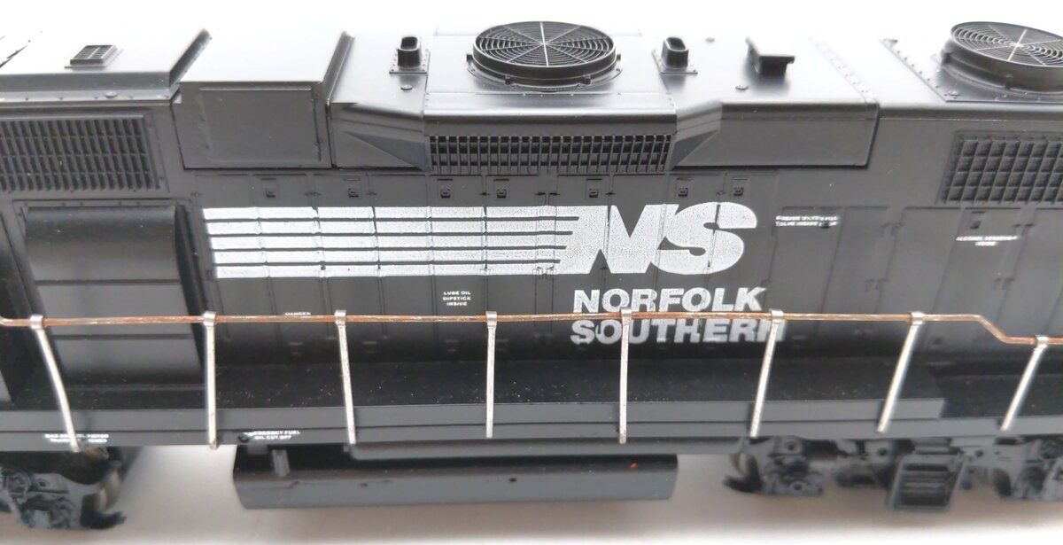 Athearn 4607 HO Scale Norfolk Southern Powered GP38-2 Diesel Locomotive #5246 VG/Box