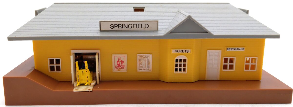Bachmann 1432 HO Springfield Action Depot w/Workman & Forklift Building Kit EX/Box