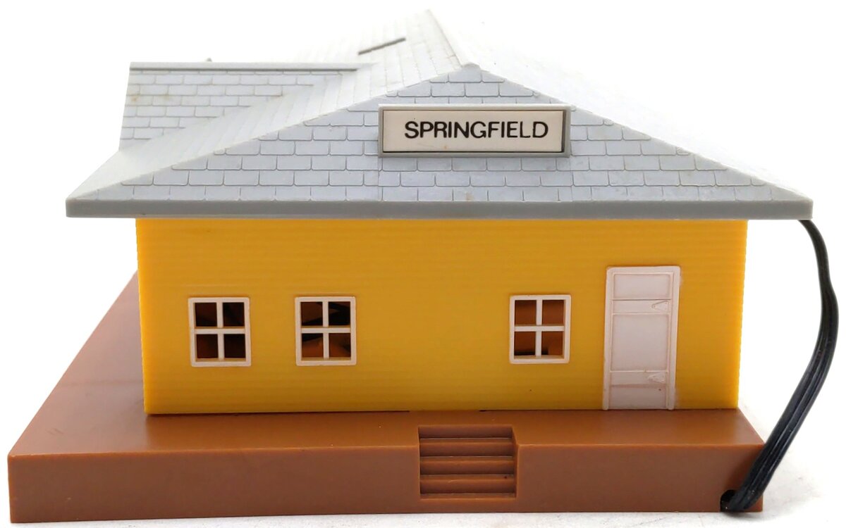 Bachmann 1432 HO Springfield Action Depot w/Workman & Forklift Building Kit EX/Box