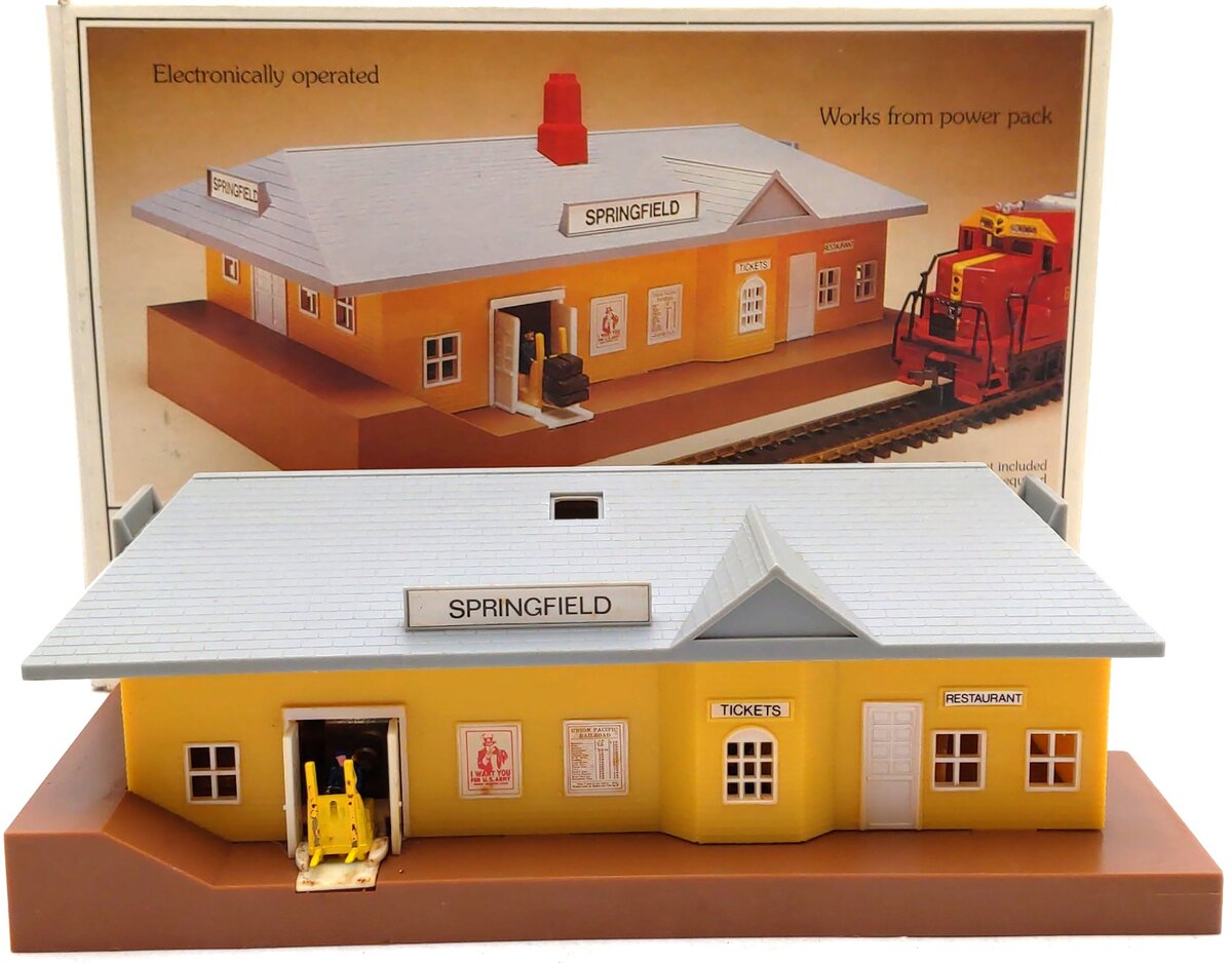 Bachmann 1432 HO Springfield Action Depot w/Workman & Forklift Building Kit EX/Box