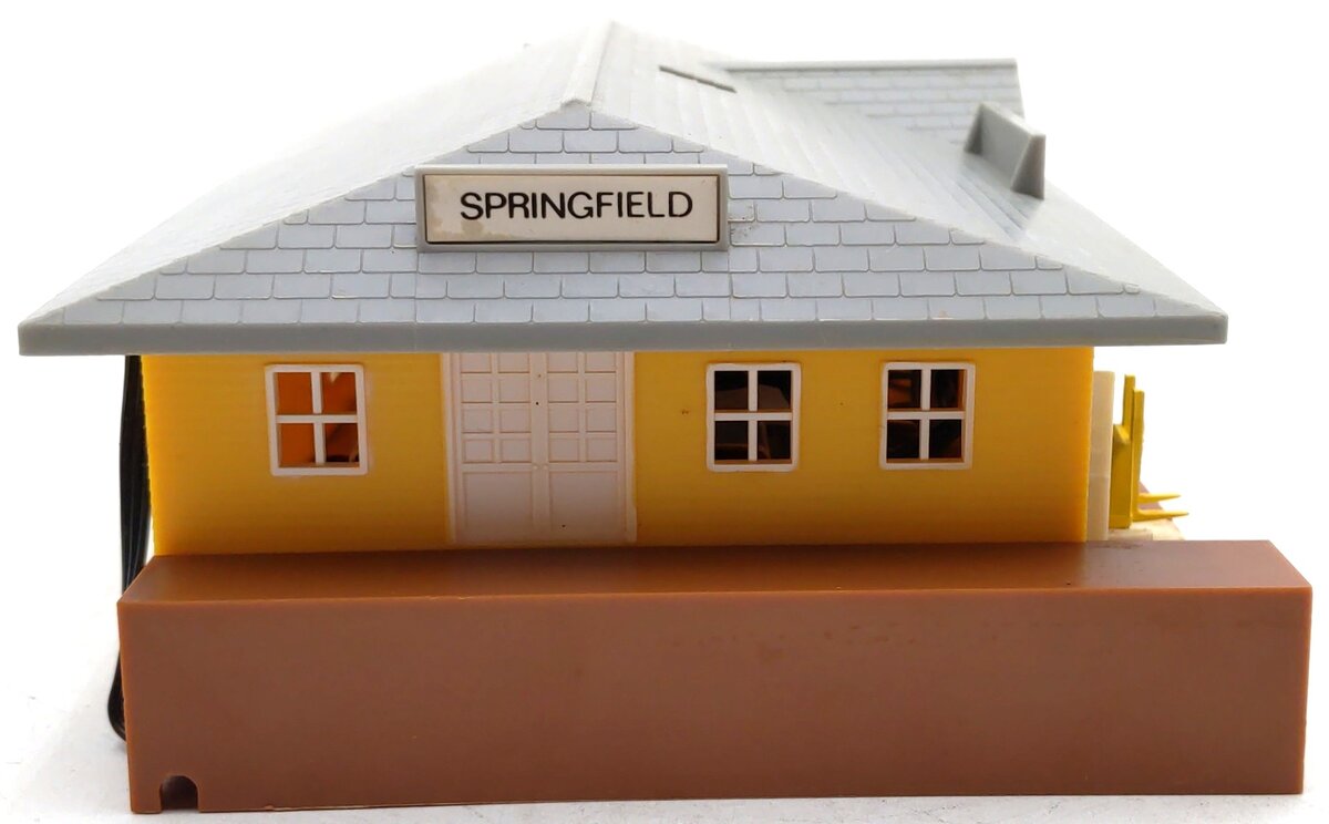 Bachmann 1432 HO Springfield Action Depot w/Workman & Forklift Building Kit EX/Box