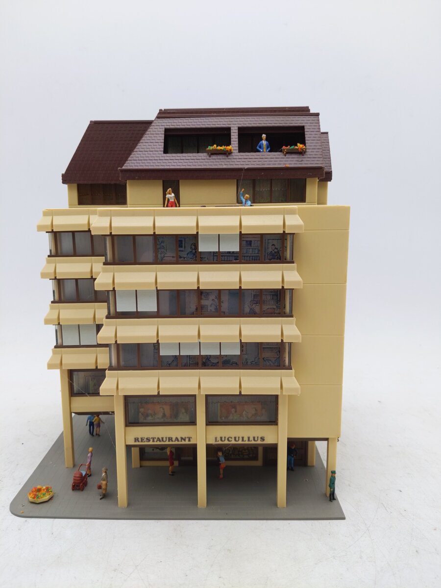 Kibri 8218 HO Scale High Rise Building EX