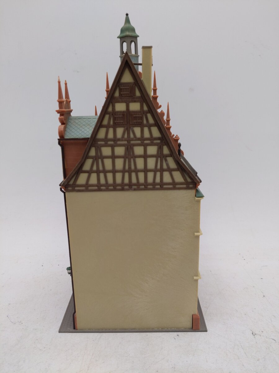 Kibri 38379 HO Scale City Residence Gernsbach - Assembled EX