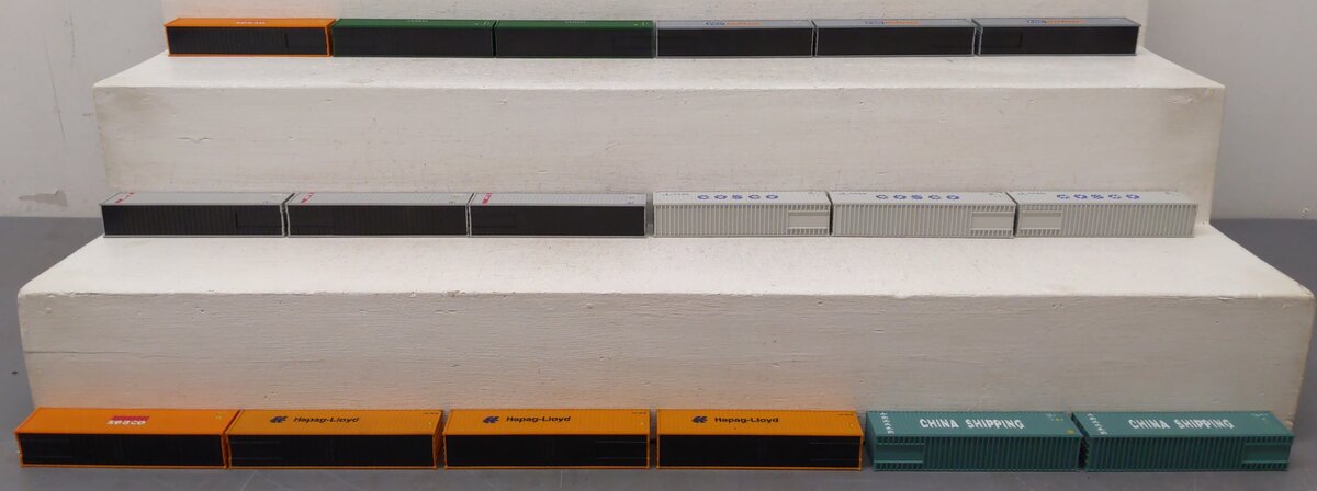 Walthers HO Scale 20' Corrugated Containers [18] EX