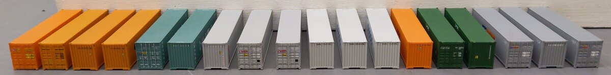 Walthers HO Scale 20' Corrugated Containers [18] EX