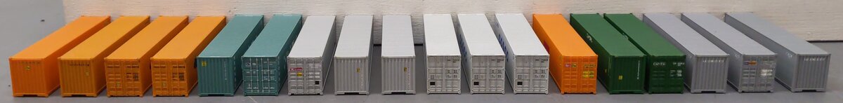 Walthers HO Scale 20' Corrugated Containers [18] EX