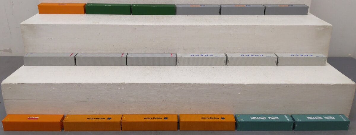 Walthers HO Scale 20' Corrugated Containers [18] EX