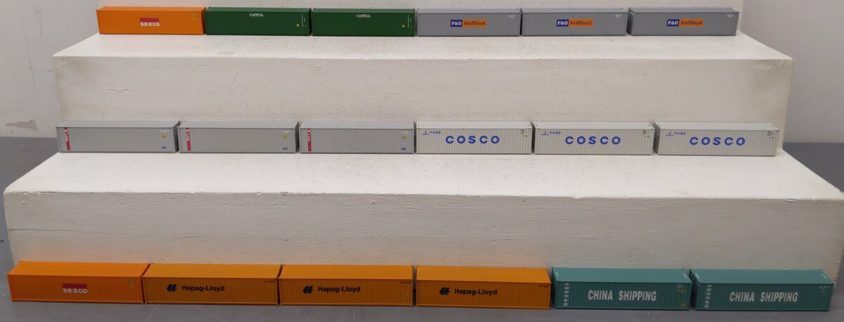 Walthers HO Scale 20' Corrugated Containers [18] EX
