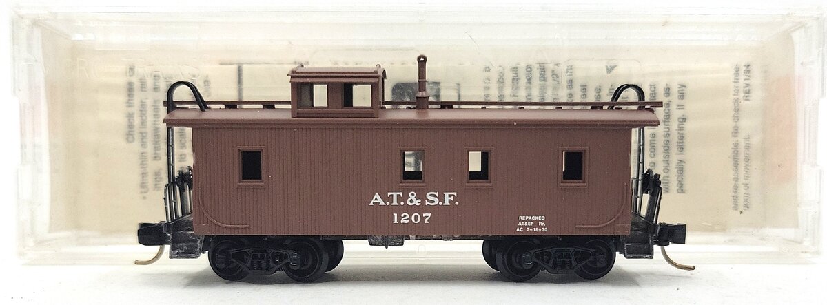 Micro-Trains 05100100 N AT&SF 34' Wood Sheathed Caboose w/Straight Cupola #1207 EX/Box