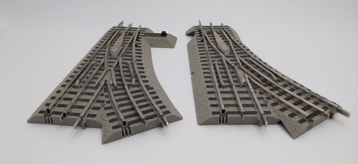 Lionel 6-12045 O36 Left Hand Remote-Control FasTrack Curved Switch Turnouts [2]