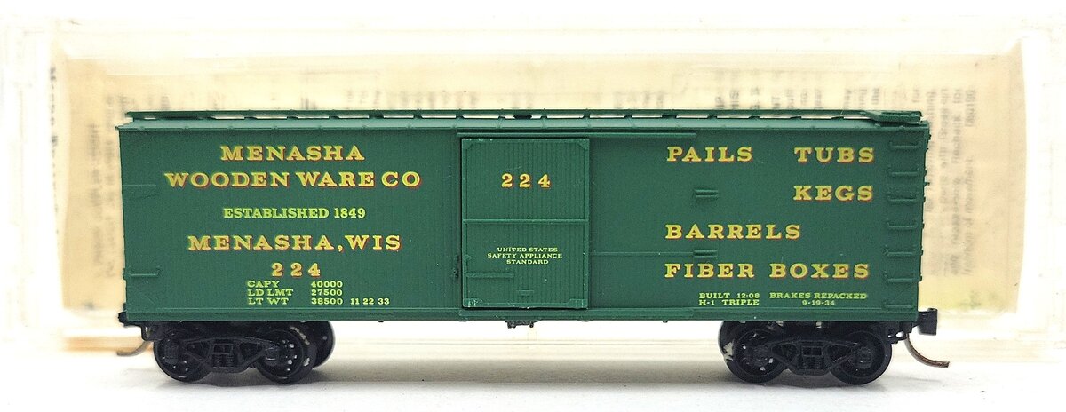 Micro-Trains 04200040 N Menasha Woodenware 40' Double Sheathed Boxcar #224 EX/Box