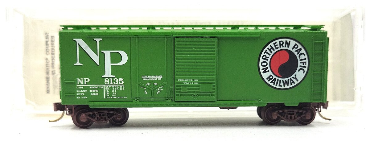 Micro-Trains 02200090 N Northern Pacific 40' Plug & Sliding Door Boxcar #8135 LN/Box