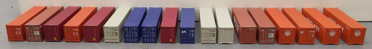 Walthers HO Corrugated Containers #933-2062,933-2057,949-8253,949-8251 [18] EX