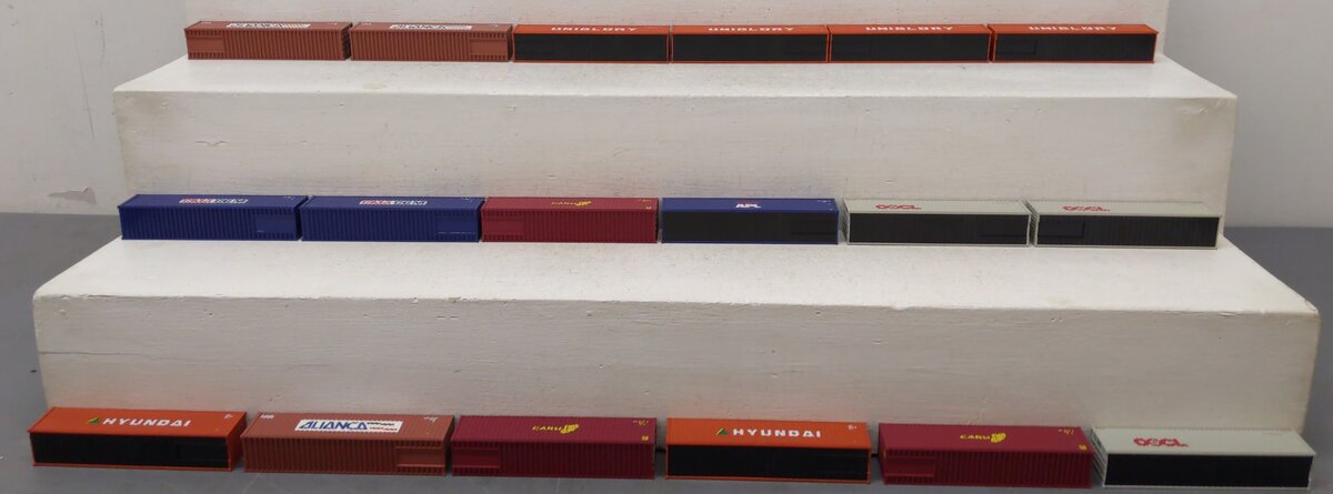 Walthers HO Corrugated Containers #933-2062,933-2057,949-8253,949-8251 [18] EX