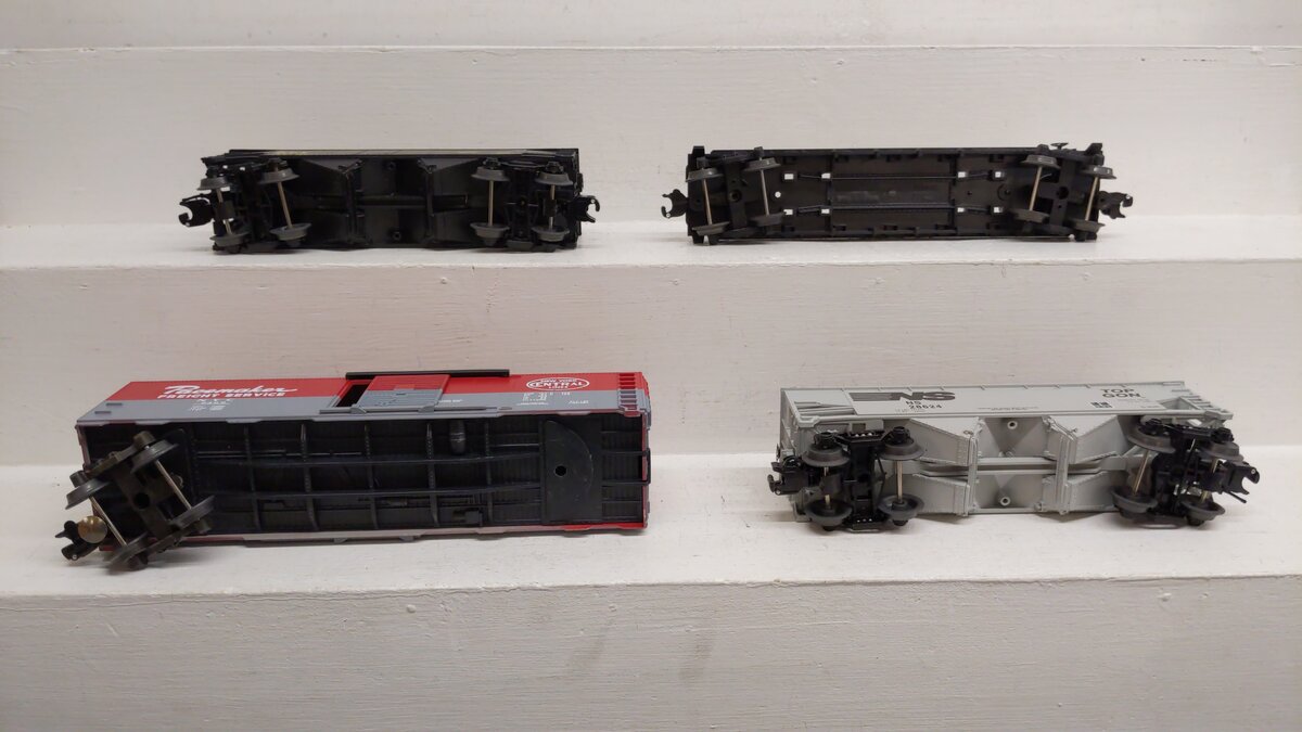 Lionel & Others O Gauge Train Cars [4] EX