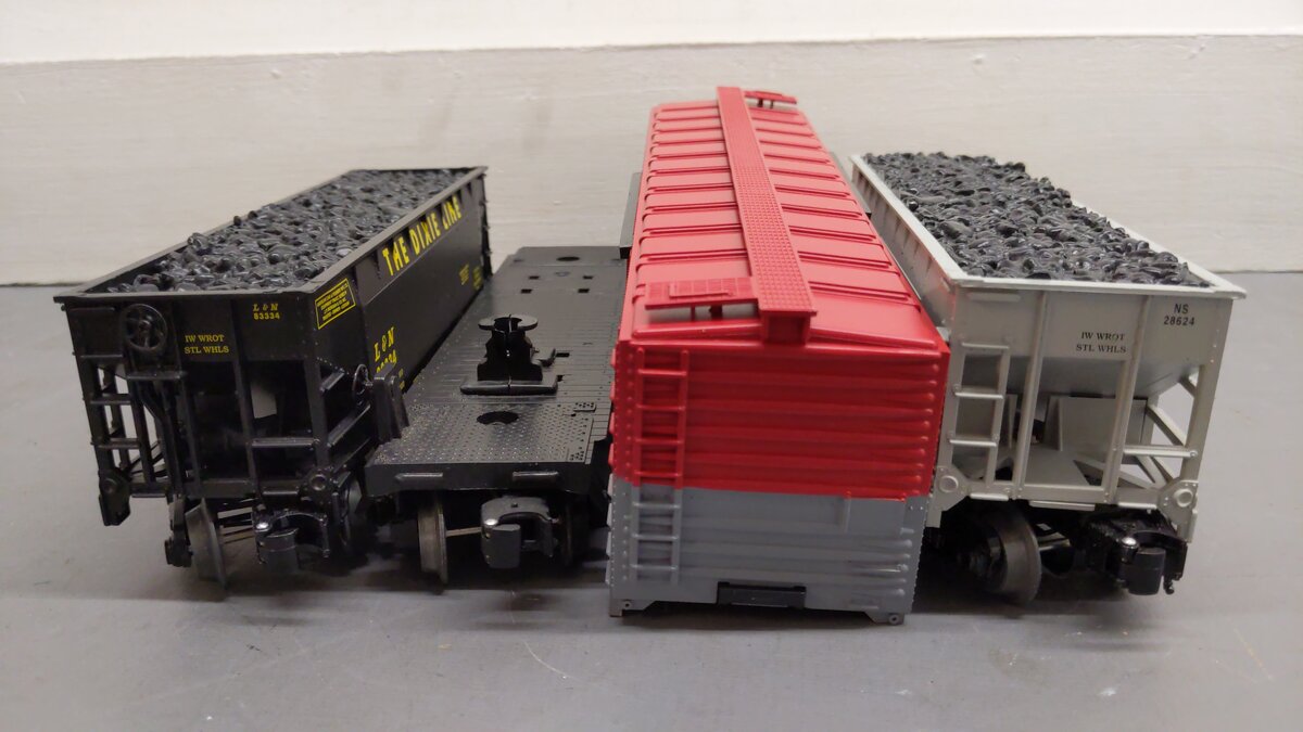 Lionel & Others O Gauge Train Cars [4] EX