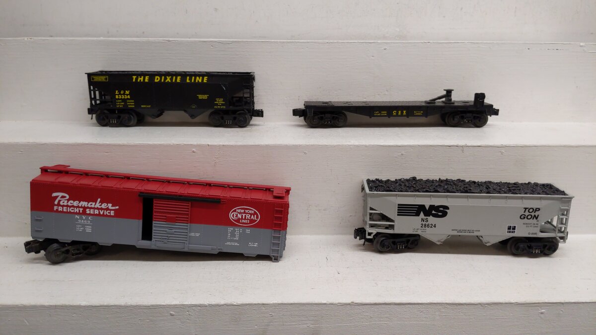 Lionel & Others O Gauge Train Cars [4] EX