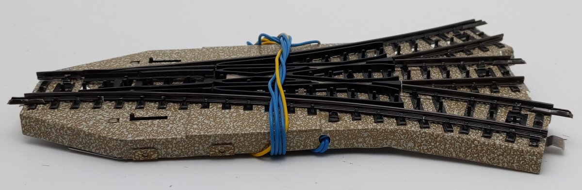 Marklin 5214 HO Remote Symmetrical 3-Way Switch Turnout EX