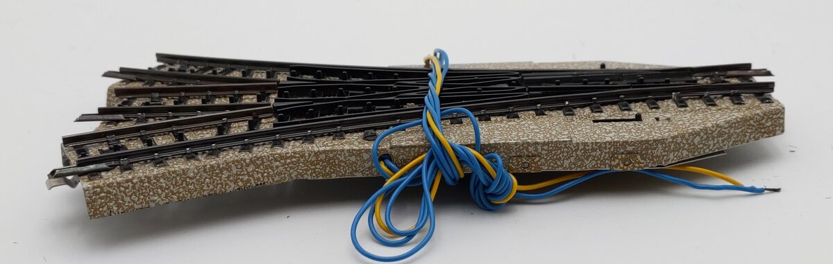 Marklin 5214 HO Remote Symmetrical 3-Way Switch Turnout EX