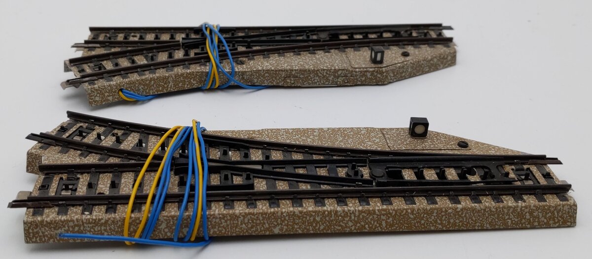 Marklin 5202 HO Scale Left & Right Remote Switch Pair EX