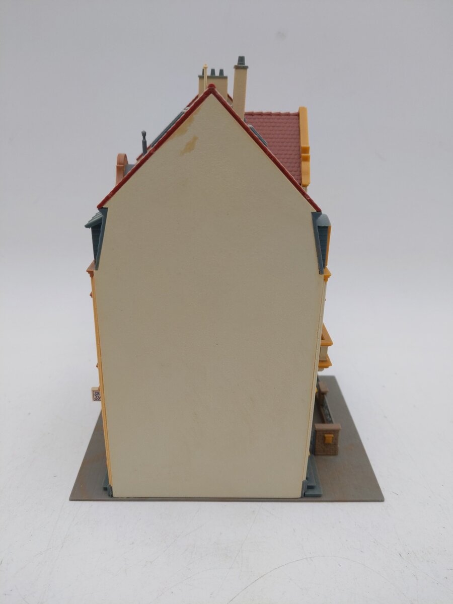 Kibri 39101 HO Scale Townhouse with Turret in Bonn Kit EX