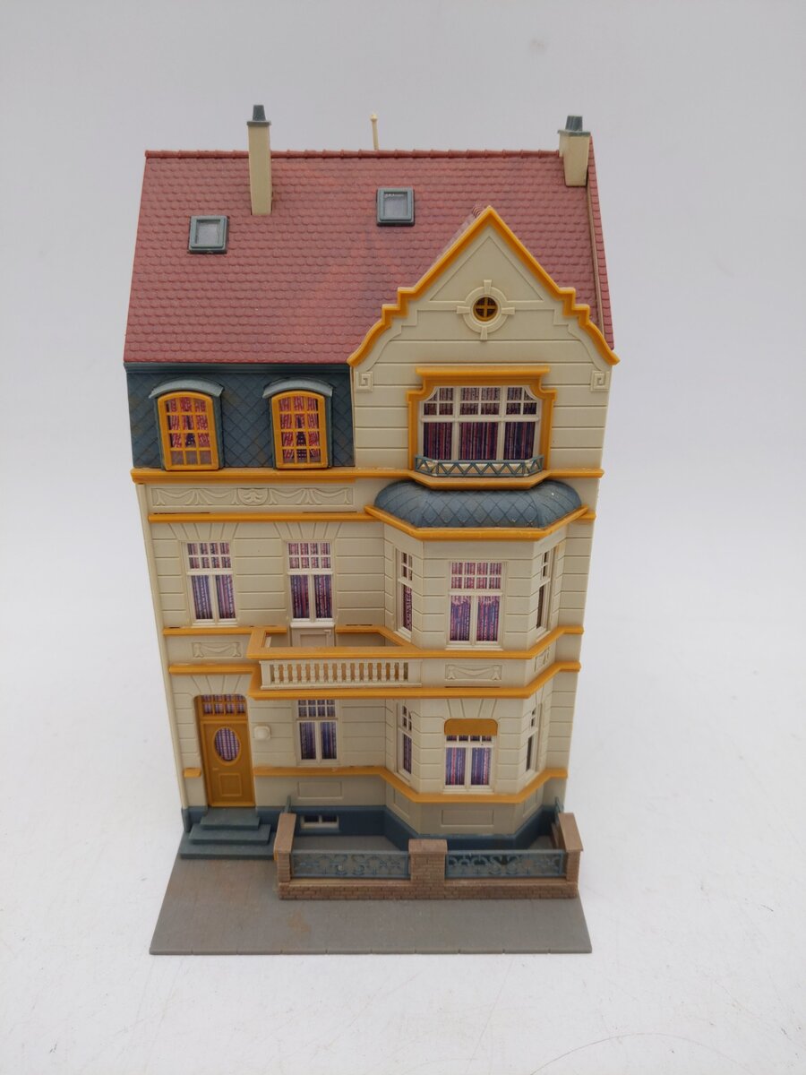 Kibri 39101 HO Scale Townhouse with Turret in Bonn Kit EX