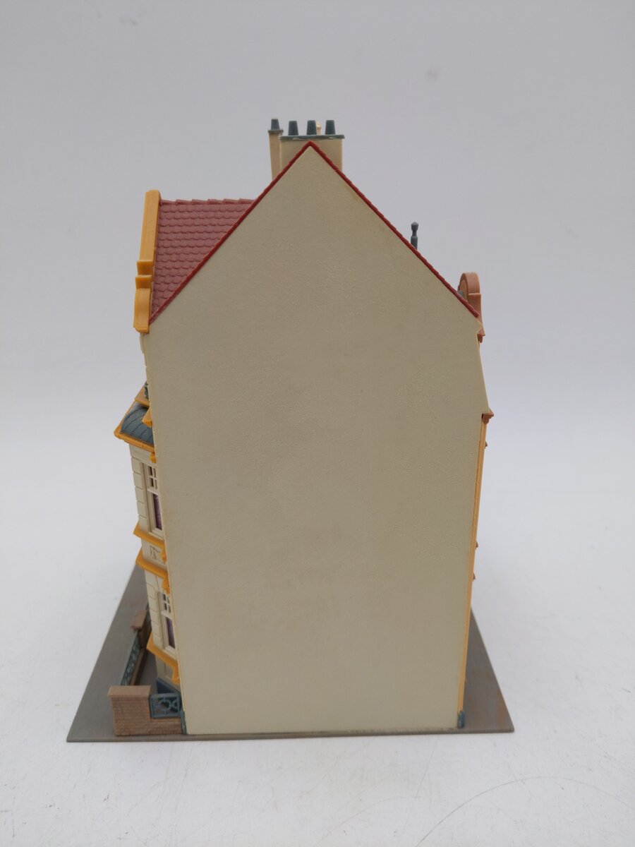 Kibri 39101 HO Scale Townhouse with Turret in Bonn Kit EX