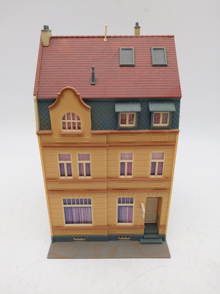 Kibri 39101 HO Scale Townhouse with Turret in Bonn Kit EX