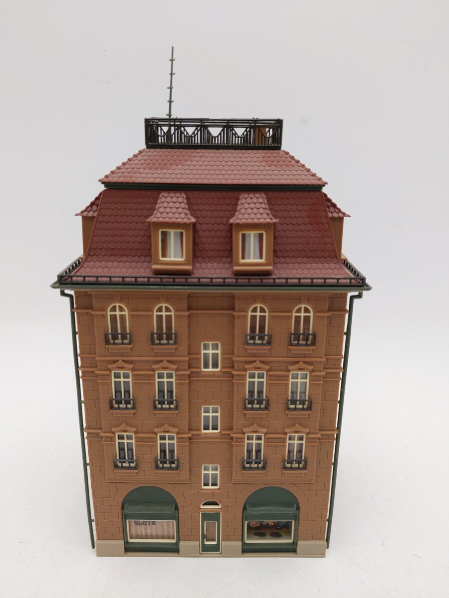 Vollmer 3770 HO Apartment Building with Coffee House Building Kit (Assembled) EX
