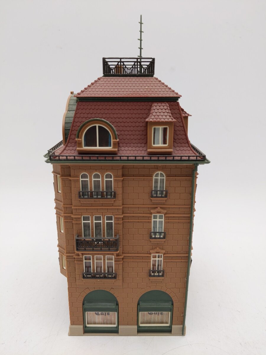 Vollmer 3770 HO Apartment Building with Coffee House Building Kit (Assembled) EX