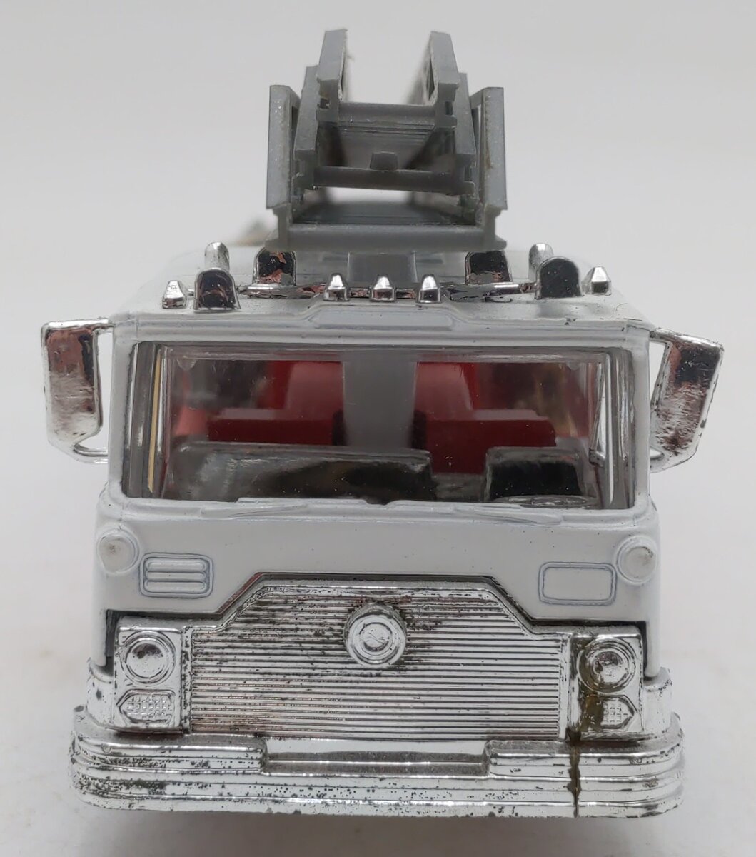 Model Power 7968 1:43 Aerial Ladder Fire Truck Emergency Vehicle EX/Box